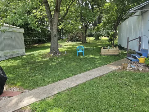 Exterior - 1005 E 5th St, Mountain View, MO 65548 photo 6 of 12