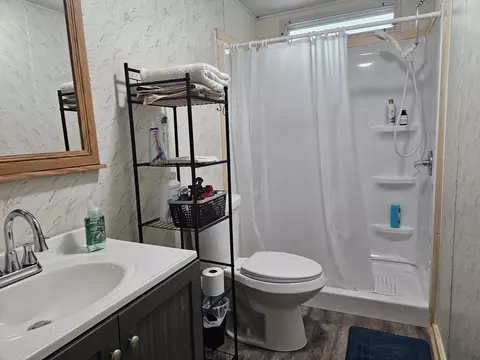 Bath - 1005 E 5th St, Mountain View, MO 65548 photo 1 of 3