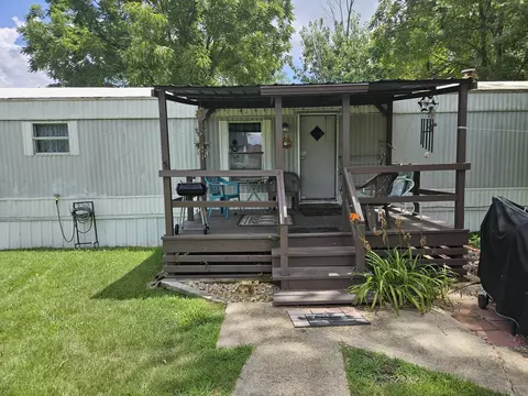 Exterior - 1005 E 5th St, Mountain View, MO 65548 photo 5 of 12