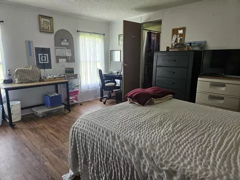 Bedroom - 1005 E 5th St, Mountain View, MO 65548 photo 3 of 5