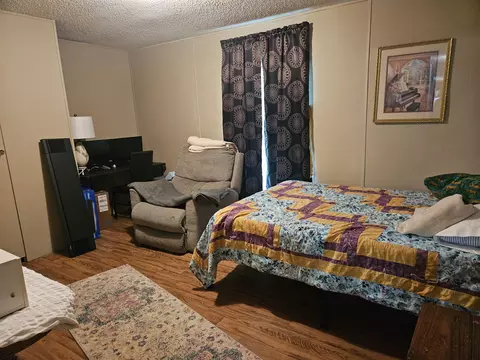 Bedroom - 1005 E 5th St, Mountain View, MO 65548 photo 4 of 5