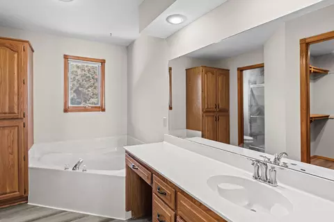 Bath - 3107 N Bobwhite Dr, Ozark, MO 65721 photo 2 of 7