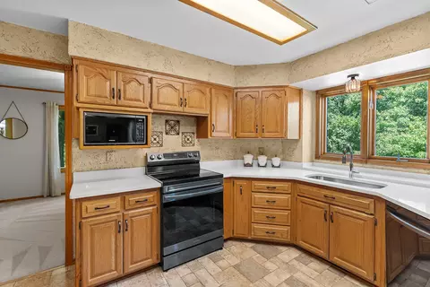 Kitchen - 3107 N Bobwhite Dr, Ozark, MO 65721 photo 3 of 6