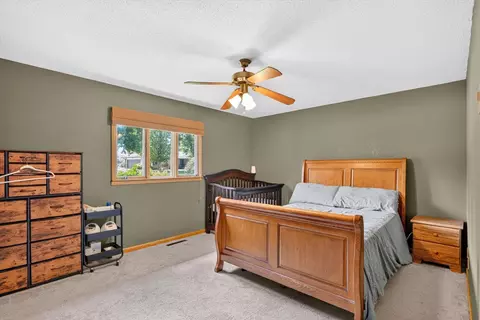 Bedroom - 1635 Oak Dr, Aurora, MO 65605 photo 1 of 6