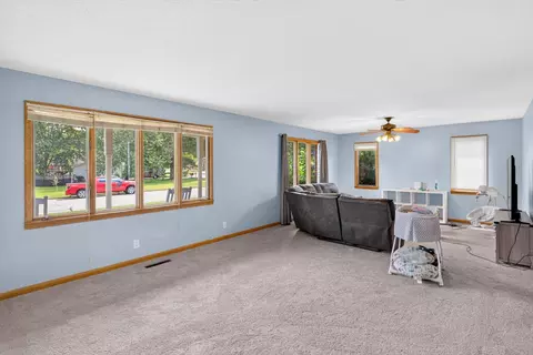 Living - 1635 Oak Dr, Aurora, MO 65605 photo 3 of 3