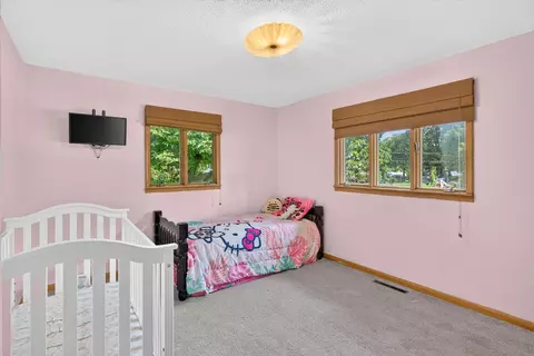 Bedroom - 1635 Oak Dr, Aurora, MO 65605 photo 3 of 6