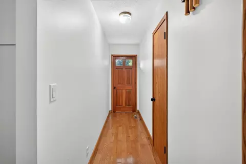 Entry Way - 1635 Oak Dr, Aurora, MO 65605 photo 2 of 2
