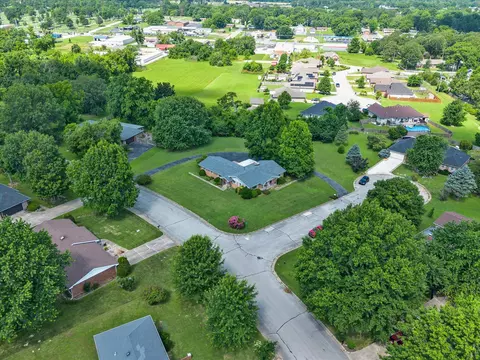View/Area - 1635 Oak Dr, Aurora, MO 65605 photo 2 of 4