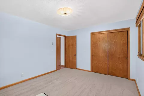 Bedroom - 1635 Oak Dr, Aurora, MO 65605 photo 6 of 6