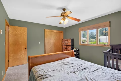 Bedroom - 1635 Oak Dr, Aurora, MO 65605 photo 2 of 6