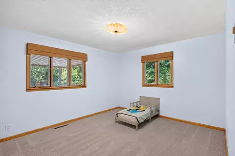 Bedroom - 1635 Oak Dr, Aurora, MO 65605 photo 5 of 6