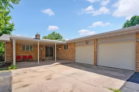 Exterior - 1635 Oak Dr, Aurora, MO 65605 photo 4 of 4