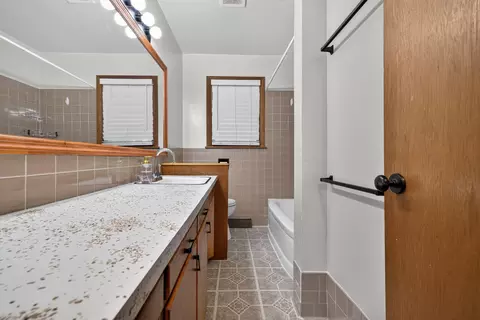 Bath - 1428 S Marlan Ave, Springfield, MO 65804 photo 4 of 5