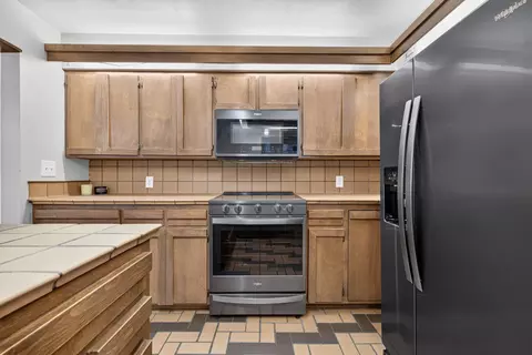 Kitchen - 1428 S Marlan Ave, Springfield, MO 65804 photo 3 of 4