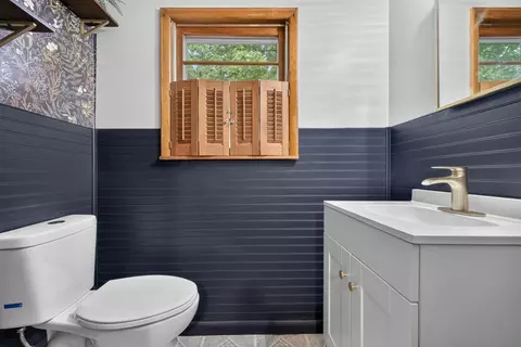 Bath - 1428 S Marlan Ave, Springfield, MO 65804 photo 2 of 5