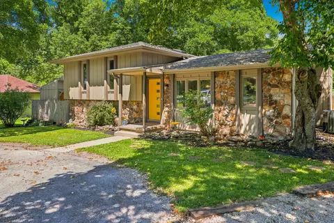 Exterior - 17 Hillside Dr, Nixa, MO 65714 photo 2 of 10