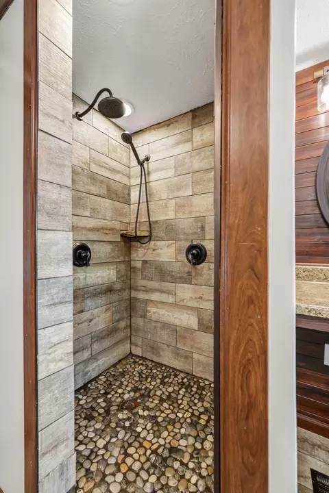 Bath - 17 Hillside Dr, Nixa, MO 65714 photo 3 of 7