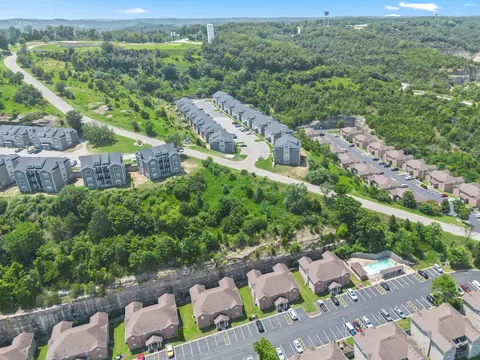 View/Area - 2906 Vinyards Pkwy #3, Branson, MO 65616 photo 4 of 7