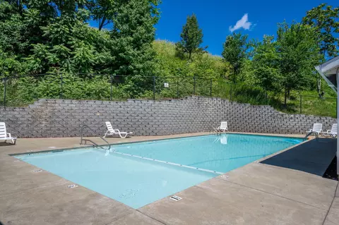 Exterior - 2906 Vinyards Pkwy #3, Branson, MO 65616 photo 7 of 9