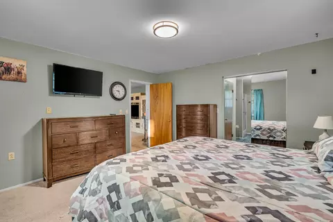 Bedroom - 17883 County Road 522, Gainesville, MO 65655 photo 2 of 7