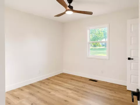 Bedroom - 8310 Interlochen Dr, Nixa, MO 65714 photo 3 of 4