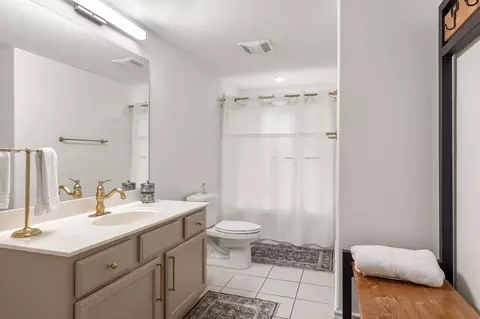 Bath - 569 Jasmine Dr, Branson, MO 65616 photo 5 of 5