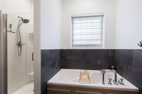 Bath - 569 Jasmine Dr, Branson, MO 65616 photo 2 of 5