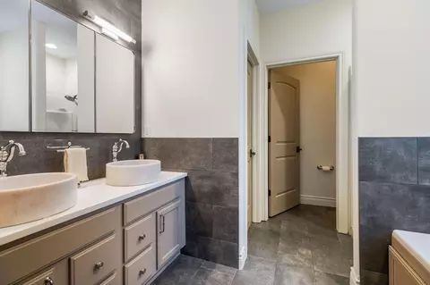 Bath - 569 Jasmine Dr, Branson, MO 65616 photo 1 of 5