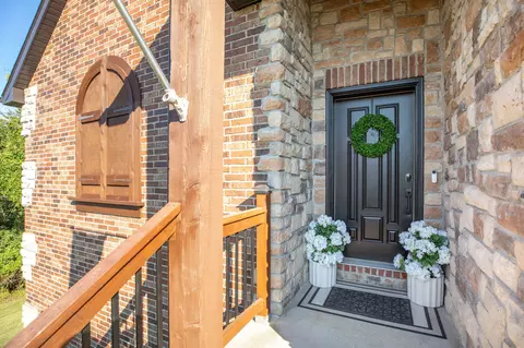 Entry Way - 569 Jasmine Dr, Branson, MO 65616 photo 1 of 2