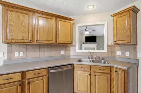 904 E Waterford Blvd, Ozark, MO 65721 photo 9