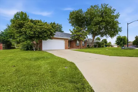 904 E Waterford Blvd, Ozark, MO 65721 photo 2