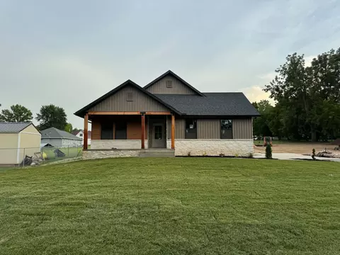 302 W Linn St, Marionville, MO 65705