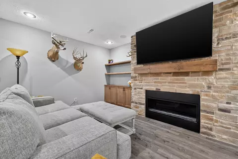 Living - 102 E Ironwood Dr, Republic, MO 65738 photo 4 of 5
