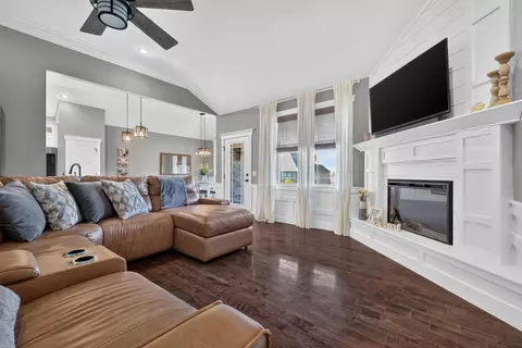 Living - 102 E Ironwood Dr, Republic, MO 65738 photo 3 of 5