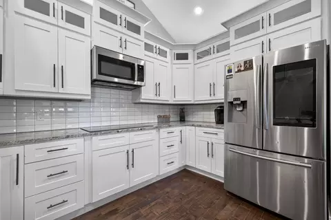 Kitchen - 102 E Ironwood Dr, Republic, MO 65738 photo 4 of 11