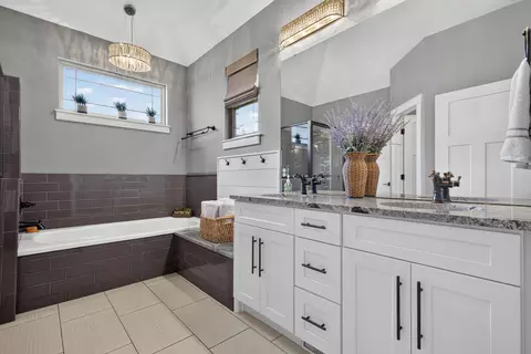 Bath - 102 E Ironwood Dr, Republic, MO 65738 photo 3 of 9
