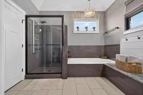 Bath - 102 E Ironwood Dr, Republic, MO 65738 photo 1 of 9