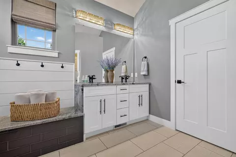 Bath - 102 E Ironwood Dr, Republic, MO 65738 photo 5 of 9