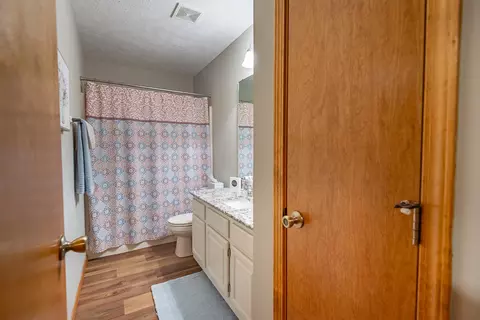 Bath - 3368 W Deerfield St, Springfield, MO 65807 photo 2 of 3
