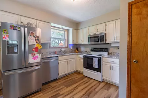 Kitchen - 3368 W Deerfield St, Springfield, MO 65807 photo 1 of 2