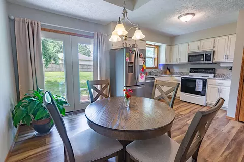 Dining - 3368 W Deerfield St, Springfield, MO 65807 photo 1 of 3