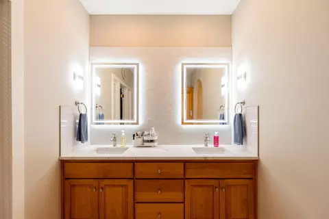 Bath - 803 E Carleton St, Springfield, MO 65810 photo 1 of 9