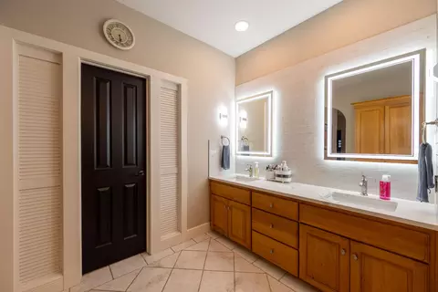 Bath - 803 E Carleton St, Springfield, MO 65810 photo 2 of 9