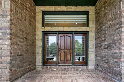 Entry Way - 803 E Carleton St, Springfield, MO 65810 photo 2 of 8