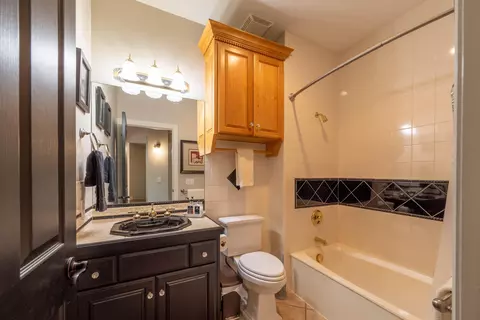 Bath - 803 E Carleton St, Springfield, MO 65810 photo 8 of 9