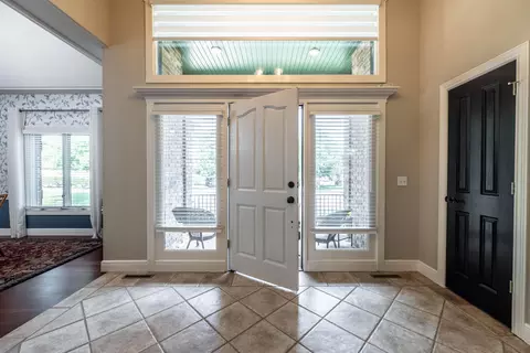 Entry Way - 803 E Carleton St, Springfield, MO 65810 photo 5 of 8