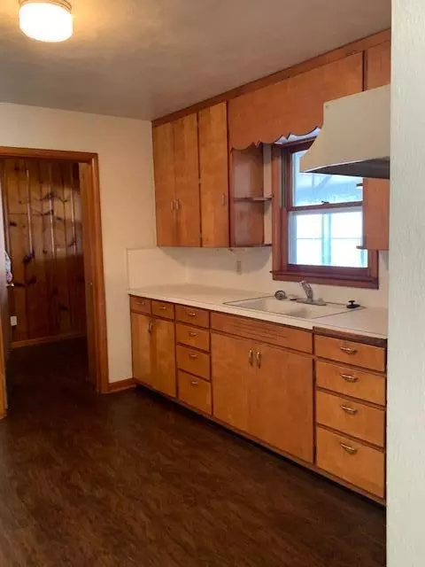 Kitchen - 104 Mitchell St, Greenfield, MO 65661 photo 2 of 2