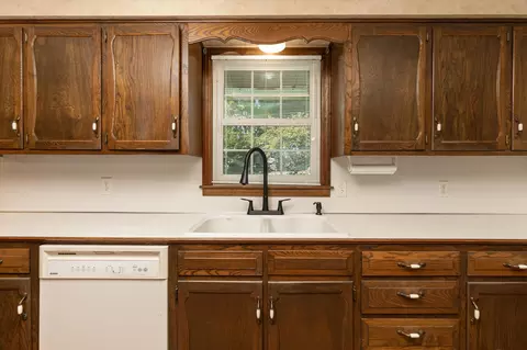 Kitchen - 1536 E Hanover St, Springfield, MO 65804 photo 2 of 3