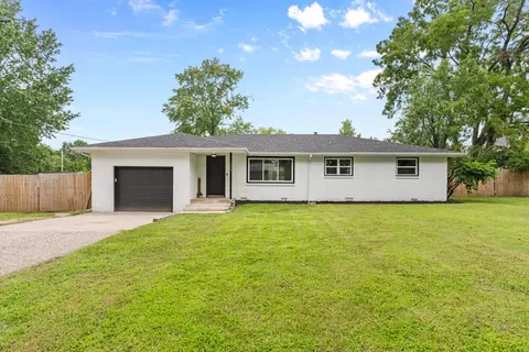 107 South St, Rogersville, MO 65742