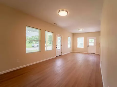 Living - 213 N Elder St, Buffalo, MO 65622 photo 1 of 3